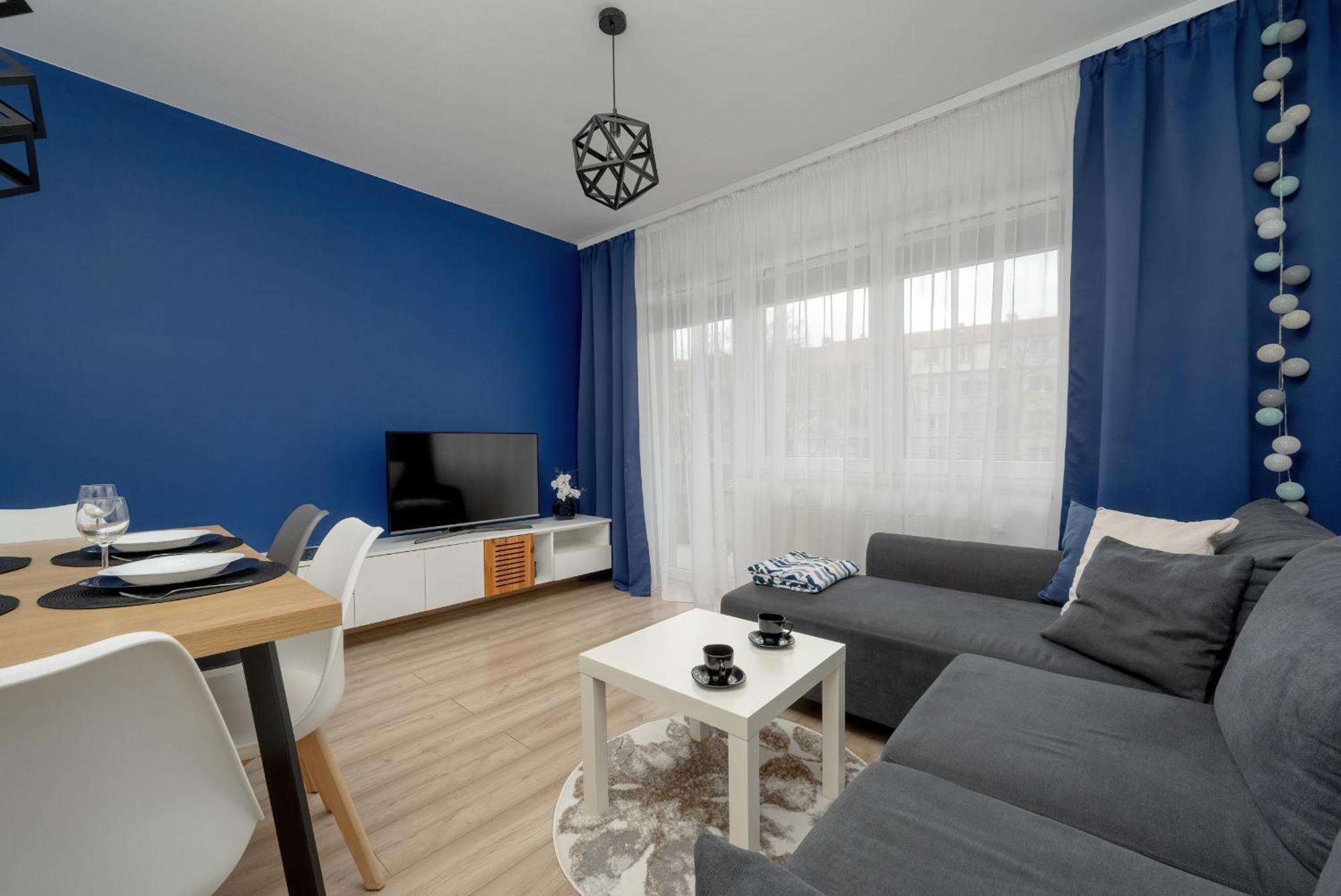 Klimasa White&blue With Balcony In By Renters Apartment *