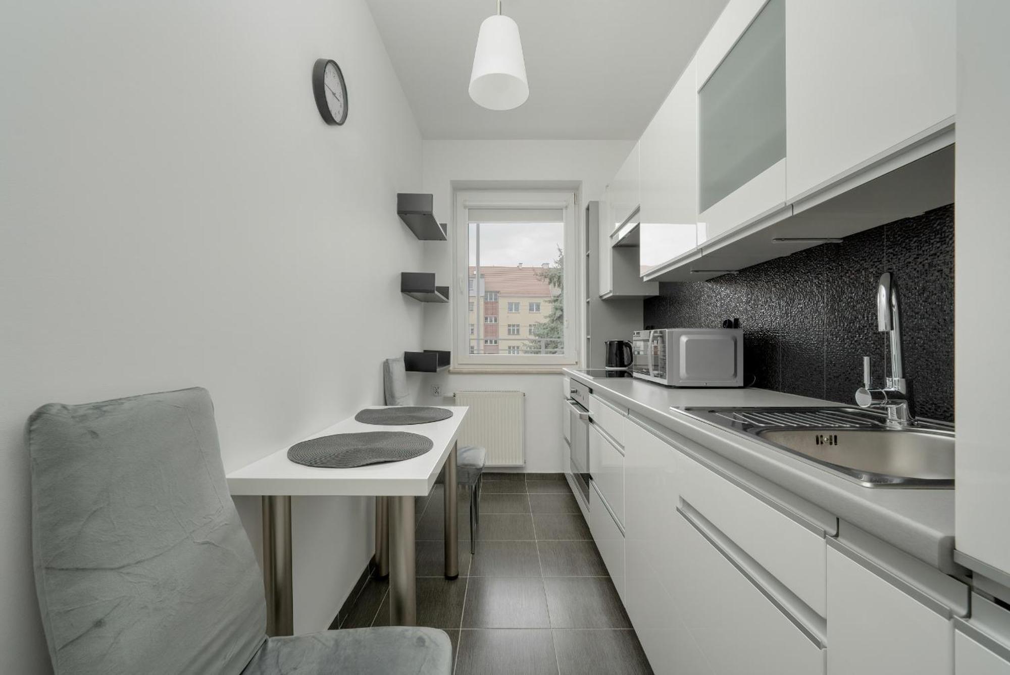 Klimasa White&blue With Balcony In By Renters Apartment Wroclaw